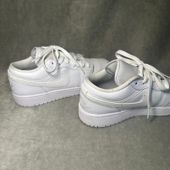 Nike Air Jordan Retro 1 Low GS Triple White Tumbled Leather Size 6Y 553560-130 - Picture 7 of 17